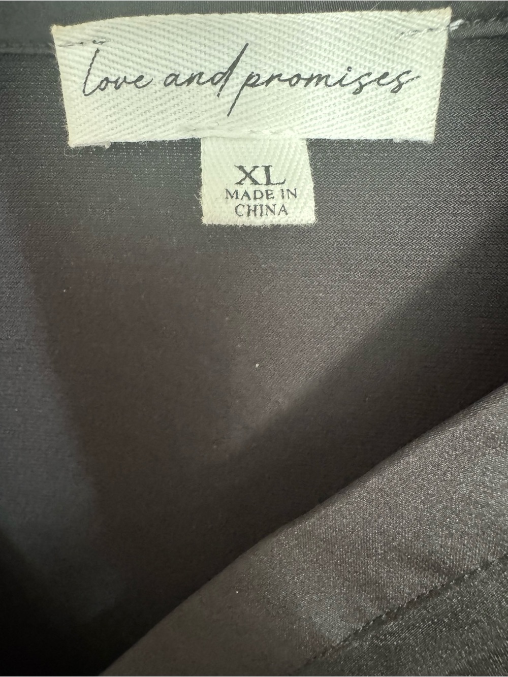 Women's Black V-Neck Twist-Hem Blouse - Picture 2 of 6